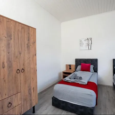 شقة Serviceroom24 - Space In Wlan - Smart-tv - 24-7 Check-in Und Kueche *